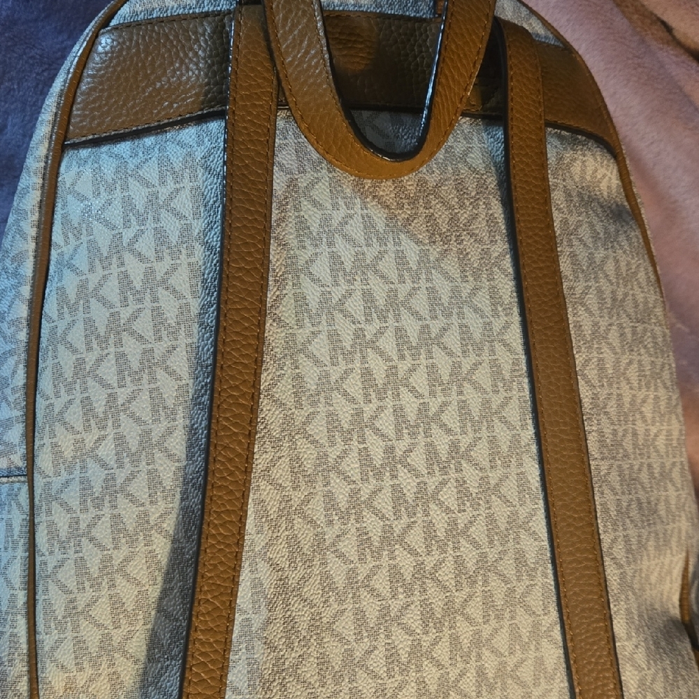 Michael Kors Monogram Cream Backpack - Picture 5 of 8